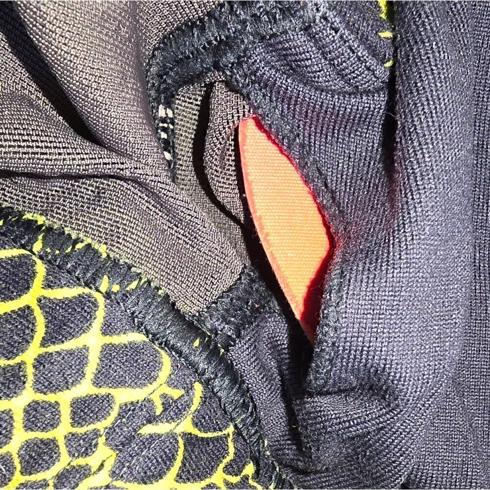 Under Armour Sports Bra 28C (BRA5) - Picture 3 of 5